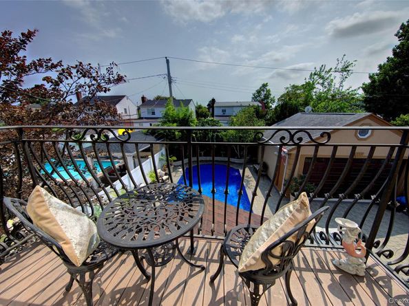 997 Glen Drive, Franklin Square NY 11010