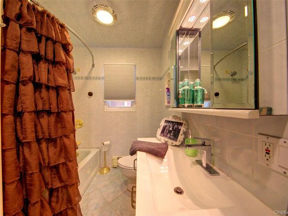 997 Glen Drive, Franklin Square NY 11010