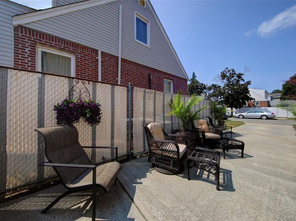 997 Glen Drive, Franklin Square NY 11010