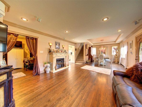 997 Glen Drive, Franklin Square NY 11010