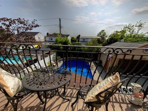 997 Glen Drive, Franklin Square NY 11010