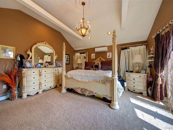 997 Glen Drive, Franklin Square NY 11010