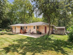 13 Pebble Lane, Huntington Station NY 11746