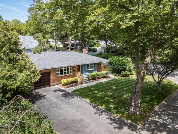 13 Pebble Lane, Huntington Station NY 11746