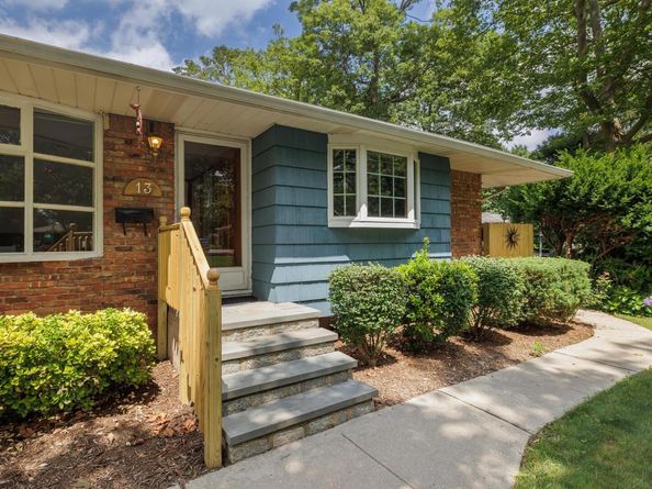 13 Pebble Lane, Huntington Station NY 11746