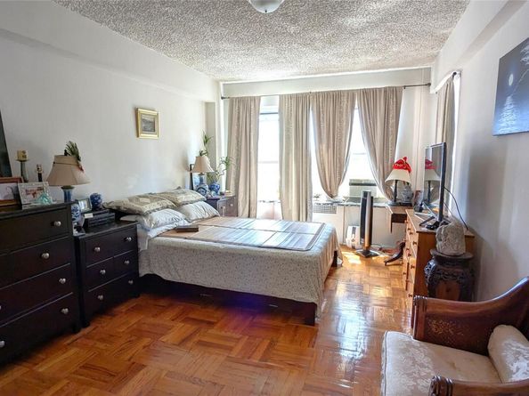 63-33 98 Place 3E, Rego Park NY 11374