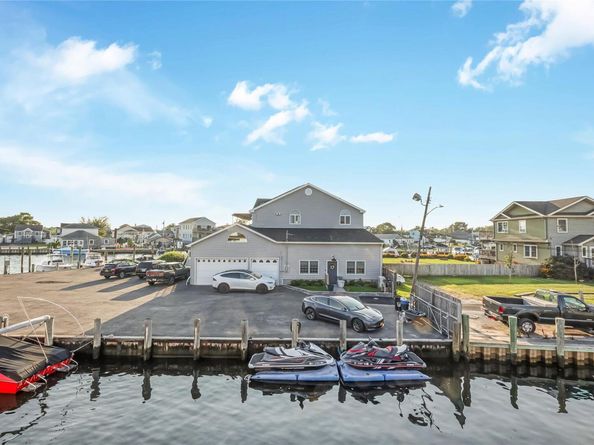 909 Pacific Street, Lindenhurst NY 11757