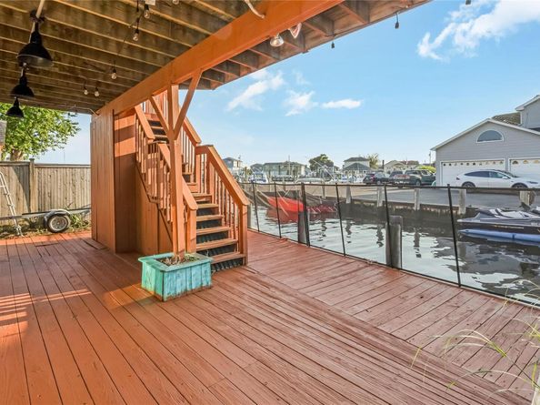 909 Pacific Street, Lindenhurst NY 11757