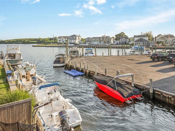 909 Pacific Street, Lindenhurst NY 11757
