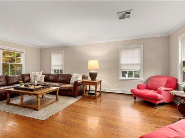 240 Plainview Road, Woodbury NY 11797