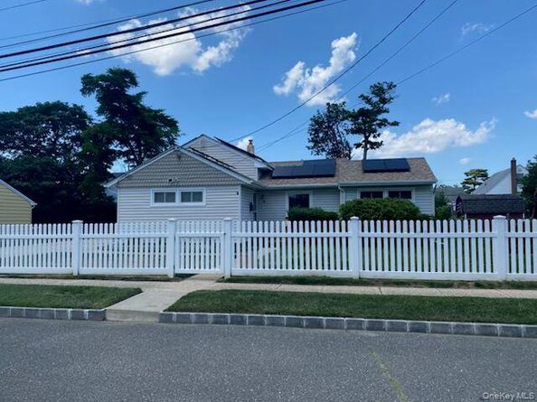 4 Meadow Drive, Bay Shore NY 11706