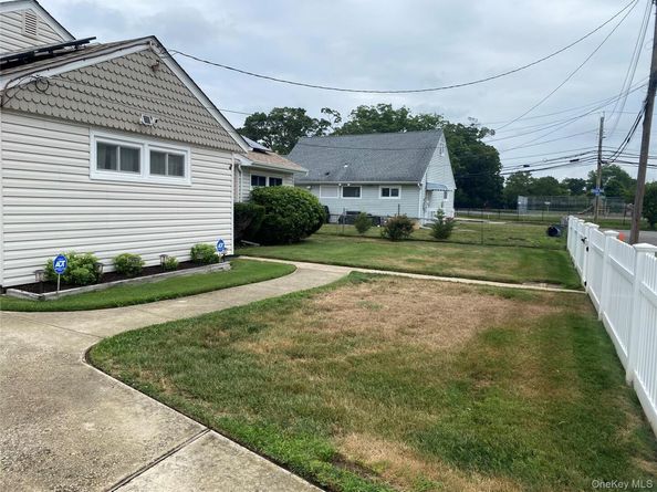 4 Meadow Drive, Bay Shore NY 11706