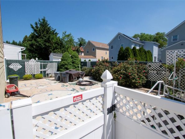 2083 Elm Place, Merrick NY 11566