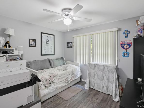 27 Primrose Lane, North Babylon NY 11703