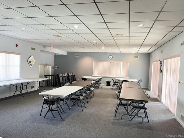 27 Primrose Lane, North Babylon NY 11703