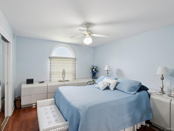 27 Primrose Lane, North Babylon NY 11703