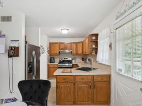 27 Primrose Lane, North Babylon NY 11703