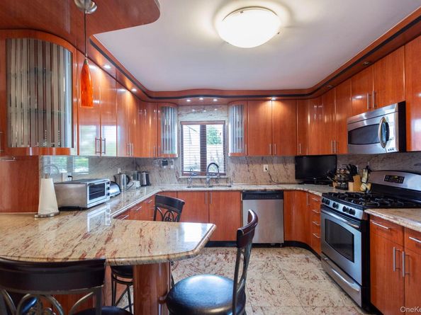 183-19 69th Avenue, Fresh Meadows NY 11366