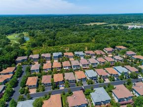 8 Holiday Pond Road, Jericho NY 11753
