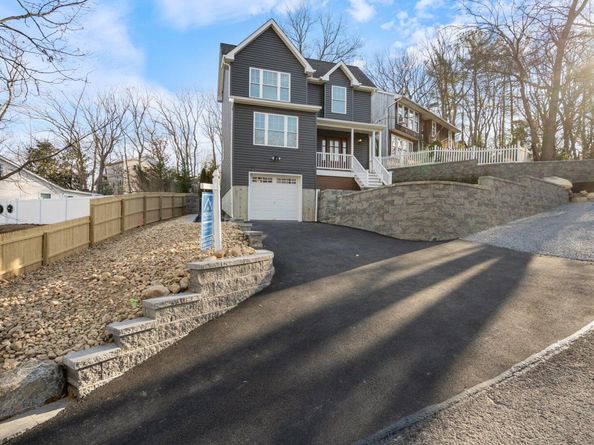 15 Woodhaven Drive, Sound Beach NY 11789