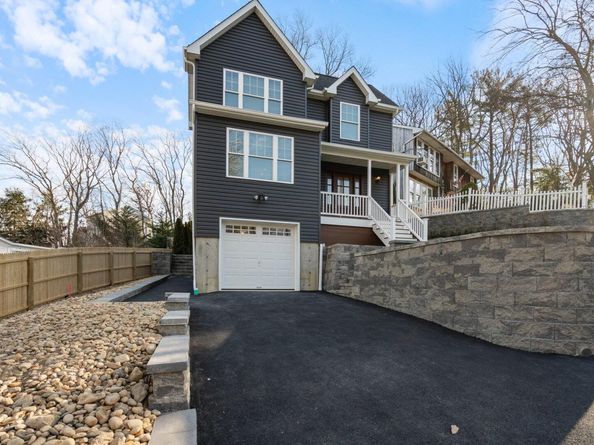 15 Woodhaven Drive, Sound Beach NY 11789