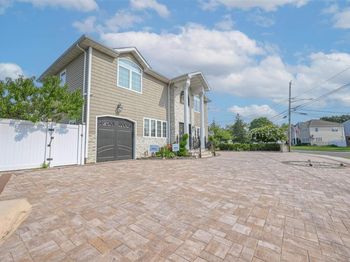 1056 North Drive