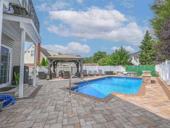 1056 North Drive, Merrick NY 11566