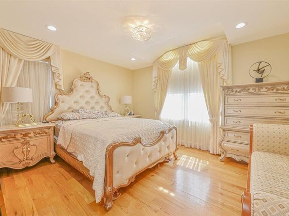 1056 North Drive, Merrick NY 11566
