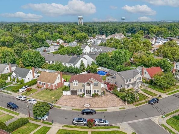 1056 North Drive, Merrick NY 11566