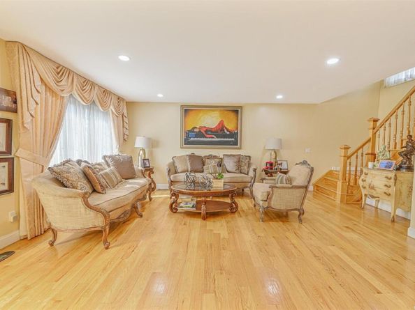 1056 North Drive, Merrick NY 11566