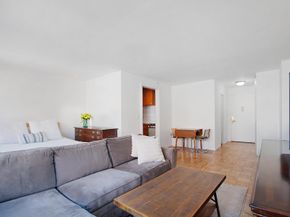 200 East 27th Street 11H, New York NY 10016