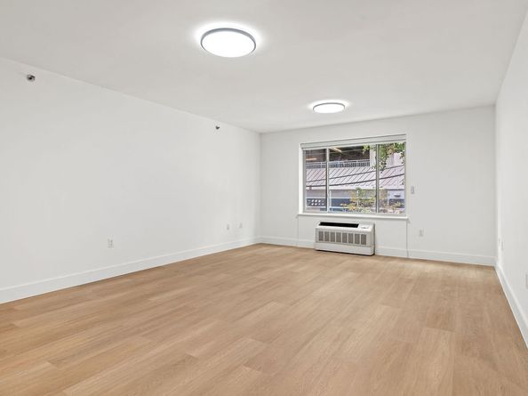 47-05 5th Street 102, Queens NY 11101
