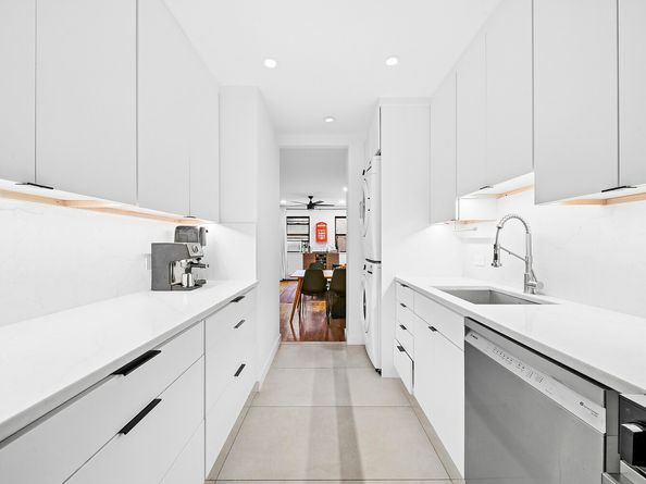 319 East 105th Street 4D, New York NY 10029