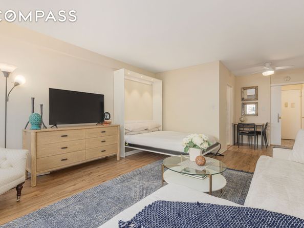 345 West 58th Street 4Y, New York NY 10019