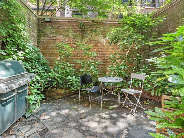 33 West 9th Street, New York NY 10011