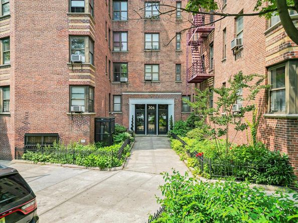 306 East Mosholu Parkway S 6K, Bronx NY 10458