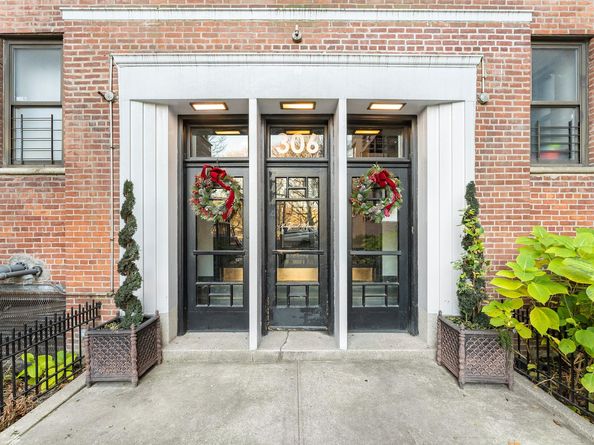 306 East Mosholu Parkway S 6K, Bronx NY 10458