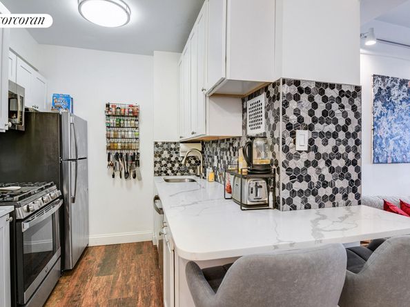 345 East 56th Street 21B, New York NY 10022
