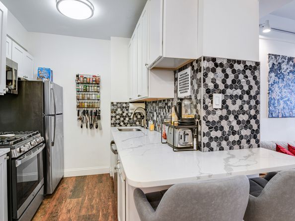 345 East 56th Street 21B, New York NY 10022