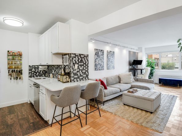 345 East 56th Street 21B, New York NY 10022