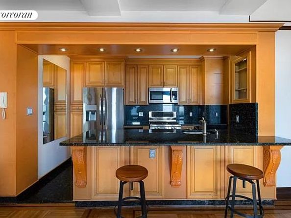 41 Eastern Parkway 12E, Brooklyn NY 11238