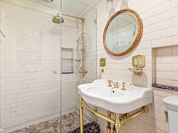 347 West 22nd Street 9, New York NY 10011