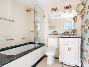 347 West 22nd Street 9, New York NY 10011