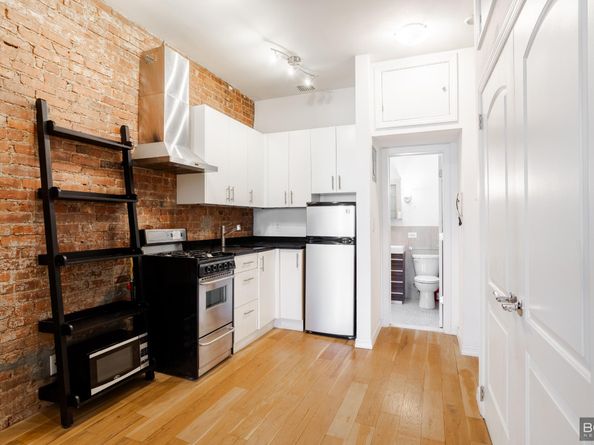 415 East 82nd Street 5B, New York NY 10028