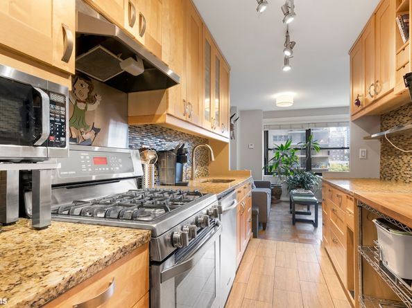 140 West End Avenue 11B, New York NY 10023
