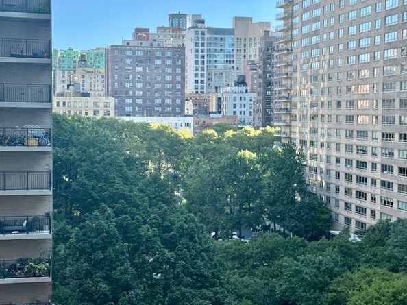 140 West End Avenue 11B, New York NY 10023