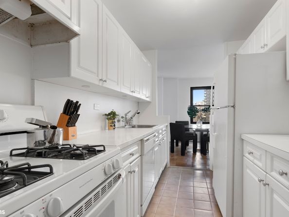 142 West End Avenue 18N, New York NY 10023