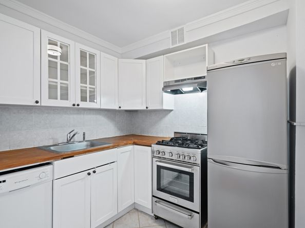 180 Thompson Street 5F, New York NY 10012