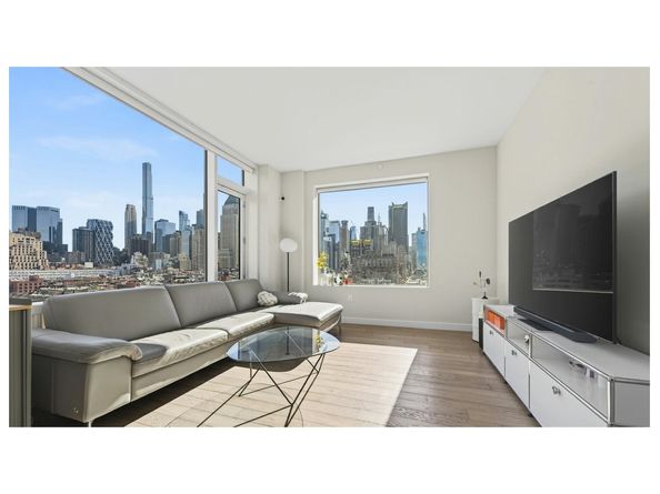 505 West 43rd Street 14A, New York NY 10036