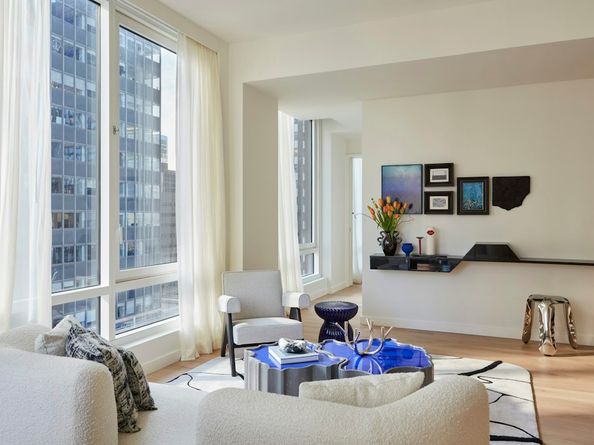 135 East 47th Street 15D, New York NY 10017